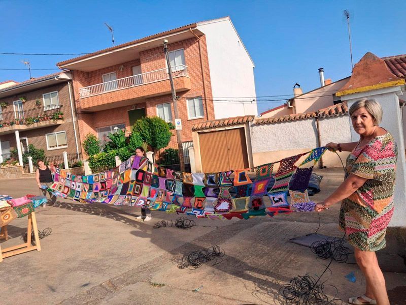 San Lorenzo abre las fiestas de Tábara con color, tradición y mucha espuma 20