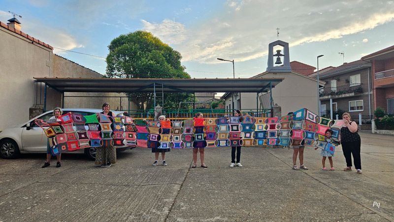 San Lorenzo abre las fiestas de Tábara con color, tradición y mucha espuma 6