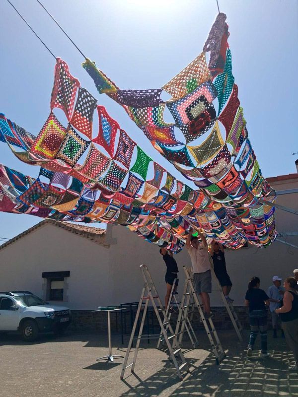 San Lorenzo abre las fiestas de Tábara con color, tradición y mucha espuma 7