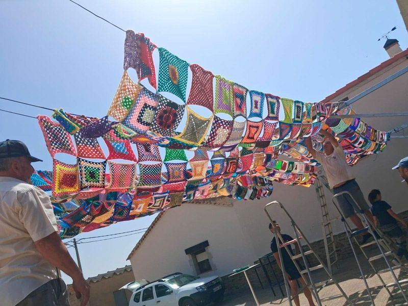 San Lorenzo abre las fiestas de Tábara con color, tradición y mucha espuma 9