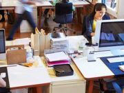 El paro registrado en España cae a su nivel más bajo en un mes de marzo desde 2008
