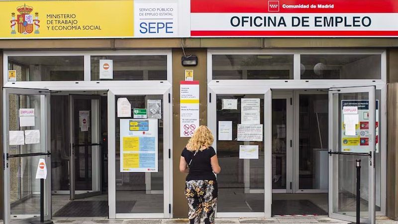 El paro alcanza en agosto su nivel más bajo desde 2007 pese a la subida mensual de 21.905 personas 1
