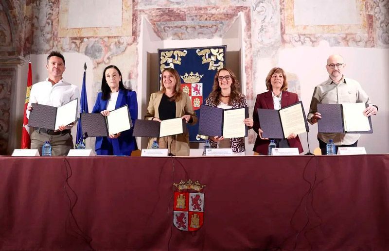 La Junta y los sindicatos de la Mesa Sectorial de Educación suscriben el acuerdo para mejorar las condiciones laborales del profesorado en Castilla y León 1