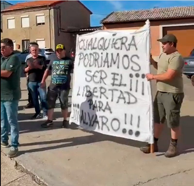 Olleros de Tera se moviliza por la libertad de Álvaro, detenido tras herir al presunto ladrón de su bar 2