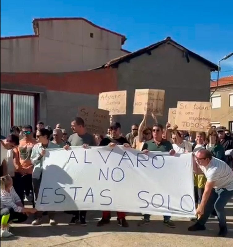 Olleros de Tera se moviliza por la libertad de Álvaro, detenido tras herir al presunto ladrón de su bar 1