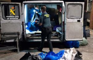 La Guardia Civil detiene a una persona por delito contra la propiedad industrial incautándole prendas de vestir y calzado