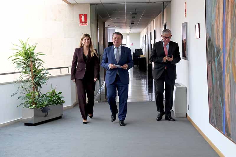 La Junta de Castilla y León invertirá 550 millones de euros en 2026 para apoyar y mejorar los servicios públicos prestados por las entidades locales a sus vecinos 1