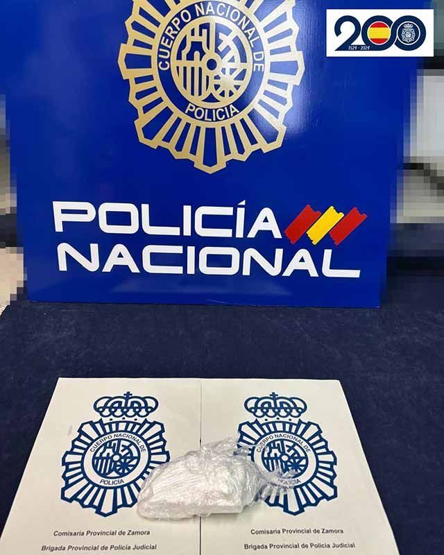 La Policía Nacional detiene a dos varones por tráfico de drogas 1