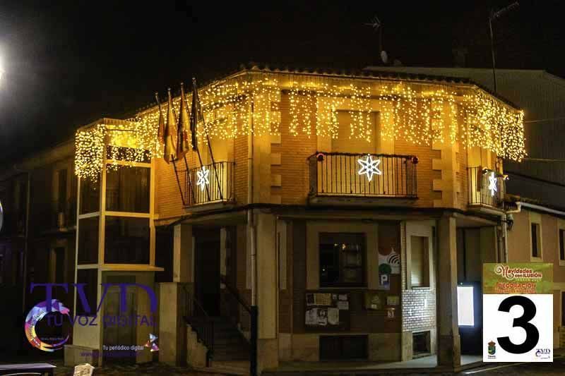 La Iluminación de Fachadas Navideñas llena de magia “Navidades con Ilusión” en Tábara 13