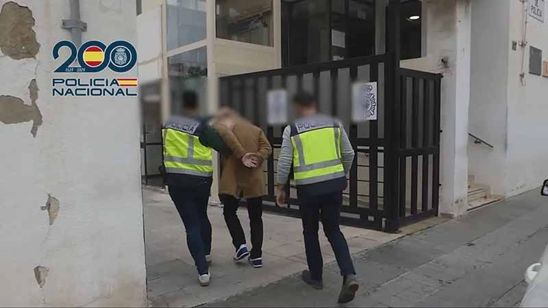 La Policía Nacional detiene a un joven por una estafa bancaria de 6.000 euros y sustracción de joyas a su vecina anciana 1