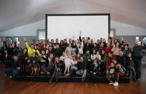 La directora general, Mercedes González, presenta el calendario solidario de la Guardia Civil 2026 a favor de la Confederación Autismo España