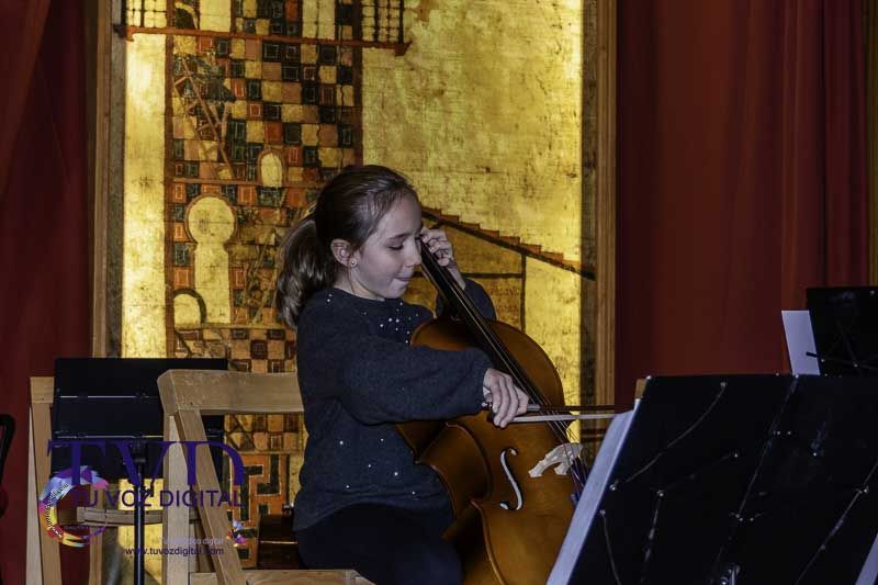 El Conservatorio “Miguel Manzano” lleva la magia de la Navidad a Tábara con un emotivo concierto de violonchelos 6