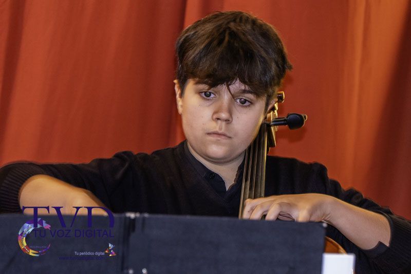 El Conservatorio “Miguel Manzano” lleva la magia de la Navidad a Tábara con un emotivo concierto de violonchelos 10
