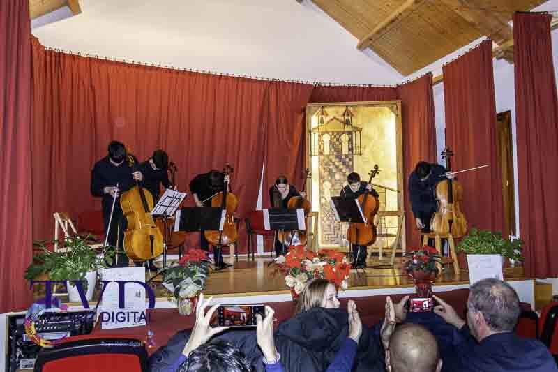 El Conservatorio “Miguel Manzano” lleva la magia de la Navidad a Tábara con un emotivo concierto de violonchelos 17