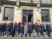 Minuto de silencio y mensaje de condolencia tras el trágico accidente ferroviario que deja al menos 39 fallecidos