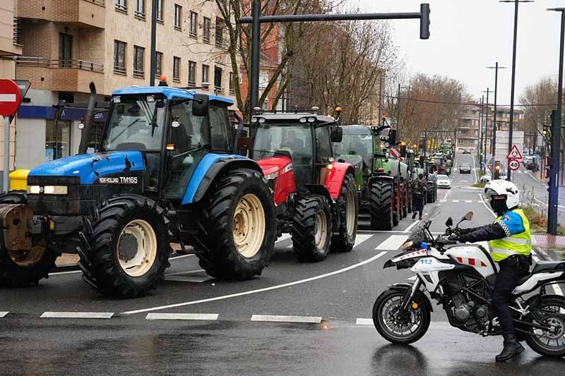 Normalidad y alta participación en la tractorada del sector agrario en Zamora 1
