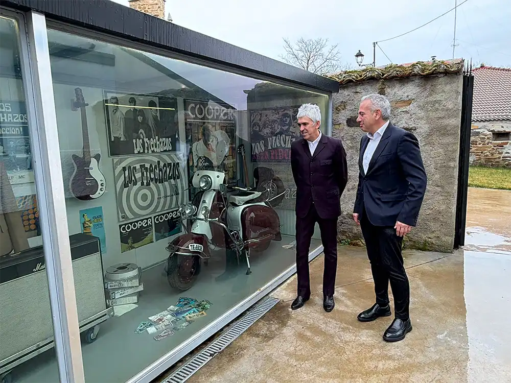 El delegado del Gobierno en Castilla y León ha visitado el Museo de la Música en Santa Colomba de Somoza