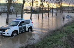 La Guardia Civil auxilia a un conductor atrapado por el Duero y localiza a un turista desaparecido en Fermoselle