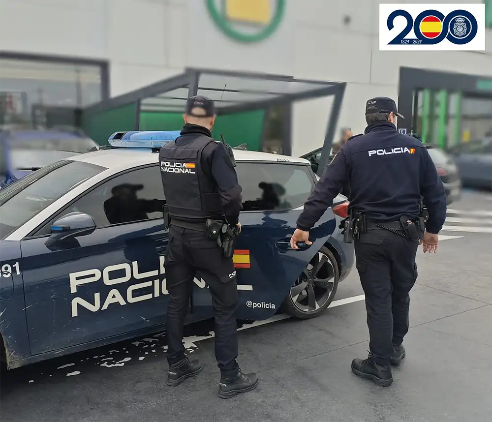 La Policía Nacional detiene a una mujer por una tentativa de hurto en establecimiento comercial 1 La Policía Nacional detiene a una mujer por una tentativa de hurto en establecimiento comercial