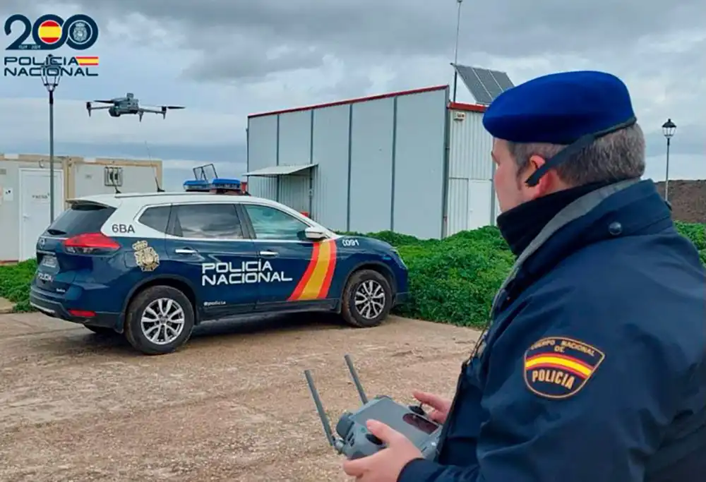 La Policía Nacional vigila la seguridad aérea en las ciudades de Castilla y León