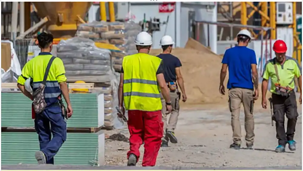 Más de tres millones de trabajadores extranjeros sostienen el empleo en España y ya representan el 14,1% de los cotizantes