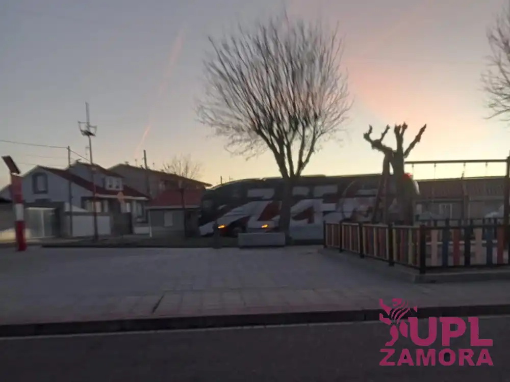 UPL denuncia fallos en el transporte escolar de Villaralbo tras dejar el autobús a los alumnos sin recoger por segunda vez en una semana 1 UPL denuncia fallos en el transporte escolar de Villaralbo tras dejar el autobús a los alumnos sin recoger por segunda vez en una semana