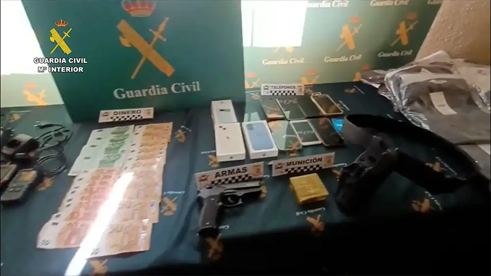 La Guardia Civil desarticula un grupo criminal dedicado a robos de mercancías en ruta 1