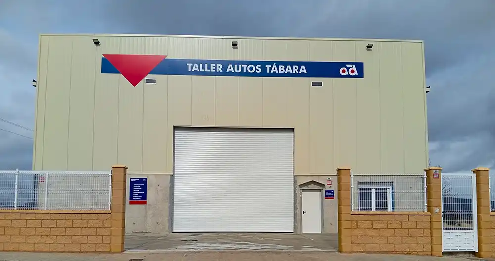 Autos Tábara inaugura su taller en el polígono industrial: un impulso al emprendimiento rural