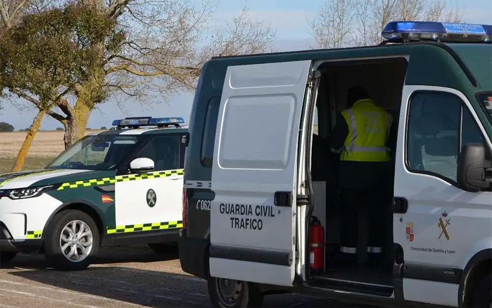 Detenido un conductor como autor de tres delitos contra la seguridad vial y otro de atentado a agente de la autoridad