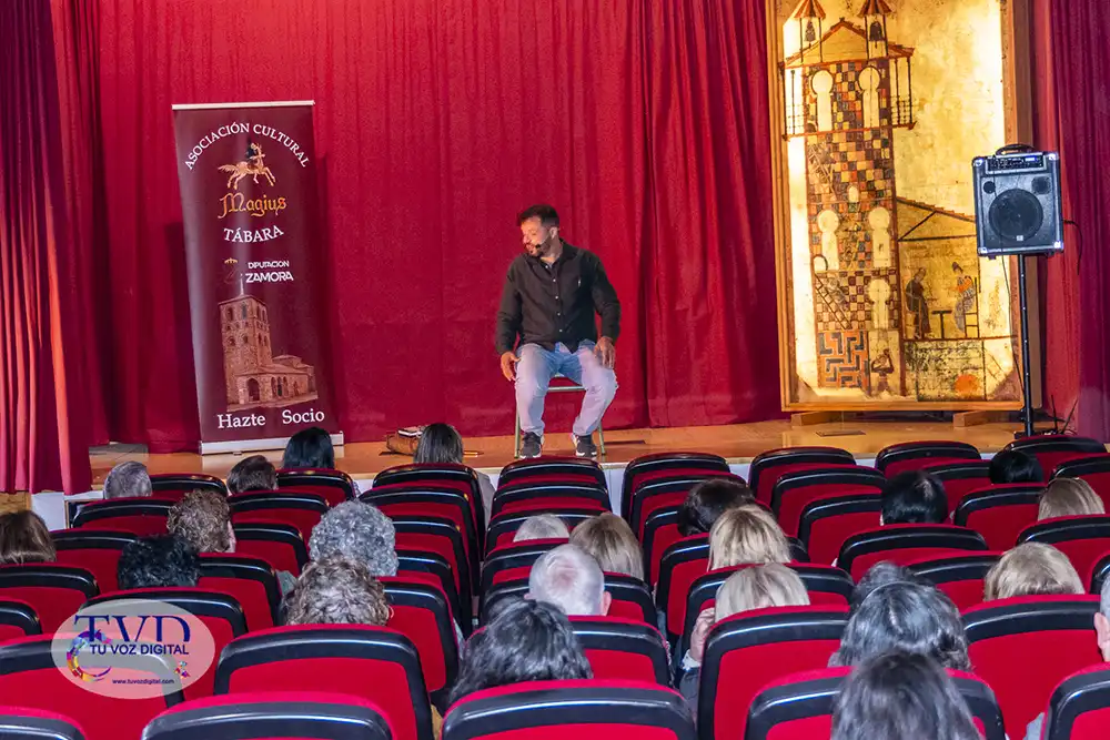 El narrador zamorano José Luis Gutiérrez ‘Guti’ llena Tábara con historias del mundo rural