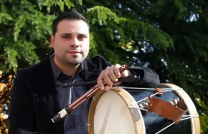El zamorano Luis Antonio Pedraza, referente del folk, premiado por mantener vivas las raíces de Castilla y León
