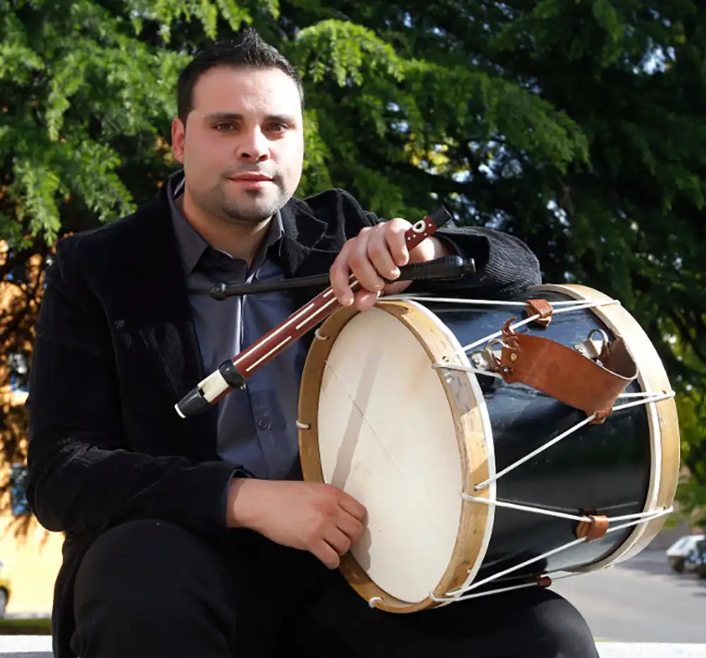 El zamorano Luis Antonio Pedraza, referente del folk, premiado por mantener vivas las raíces de Castilla y León