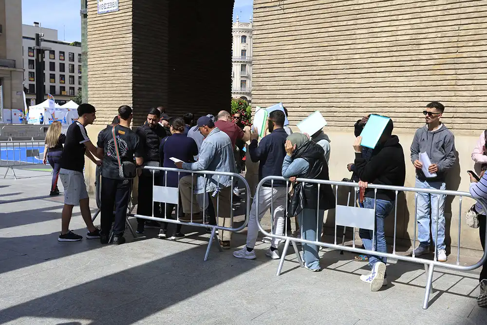 Éxito en el primer día del proceso de regularización extraordinaria: 13.500 solicitudes telemáticas y 19.600 citas presenciales