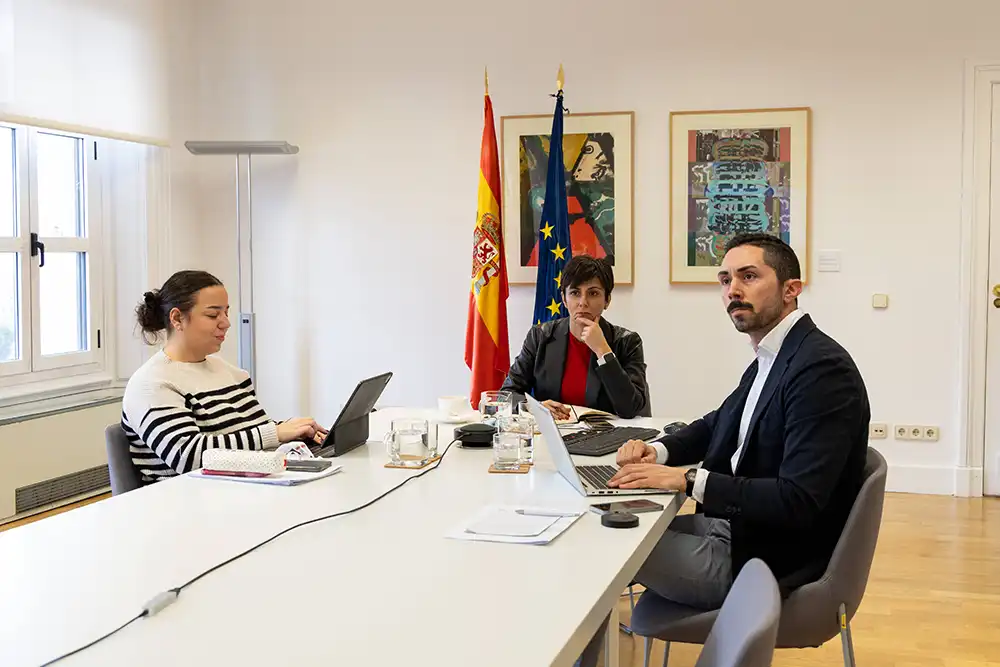 Isabel Rodríguez llama a proteger “el modelo de lo público” para garantizar el derecho a la vivienda y evitar “escándalos” en las adjudicaciones