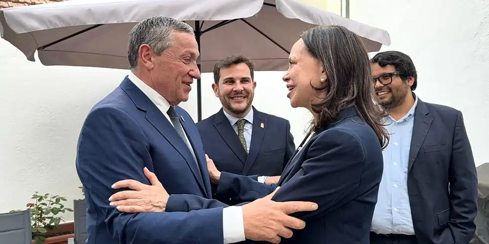 La Diputación de Zamora presenta a María Corina Machado su plan para atraer familias y combatir la despoblación 1 La Diputación de Zamora presenta a María Corina Machado su plan para atraer familias y combatir la despoblación