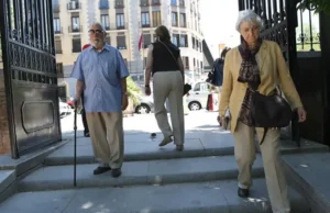 La pensión media de jubilación alcanza los 1.576 euros al mes, un 4,5% más que hace un año
