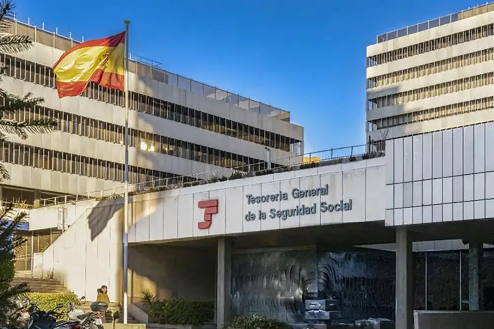 La atención presencial para solicitar la regularización extraordinaria se ofrece en 436 oficinas de la Seguridad Social, Correos y Extranjería