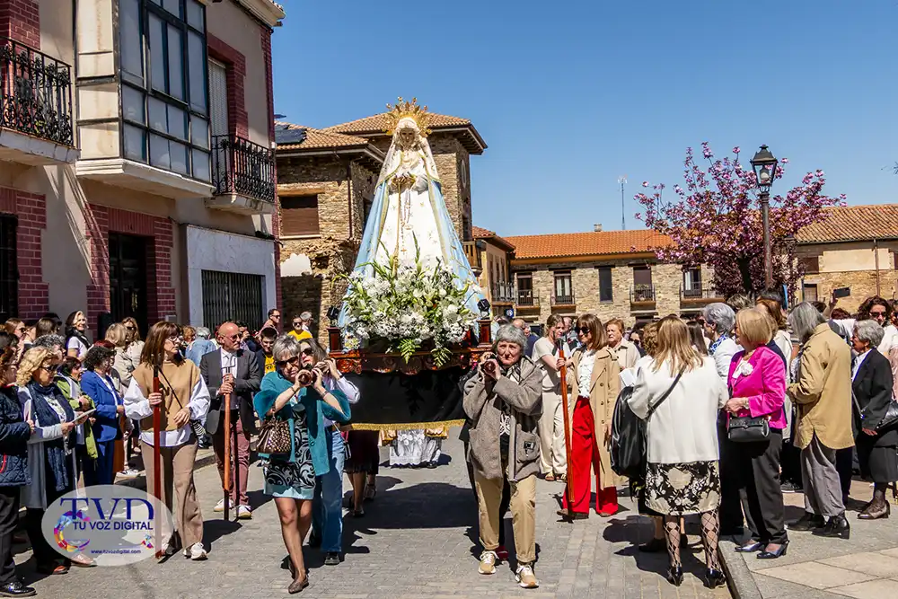 Tábara celebra el Domingo de Resurrección con la emotiva procesión del Santo Encuentro