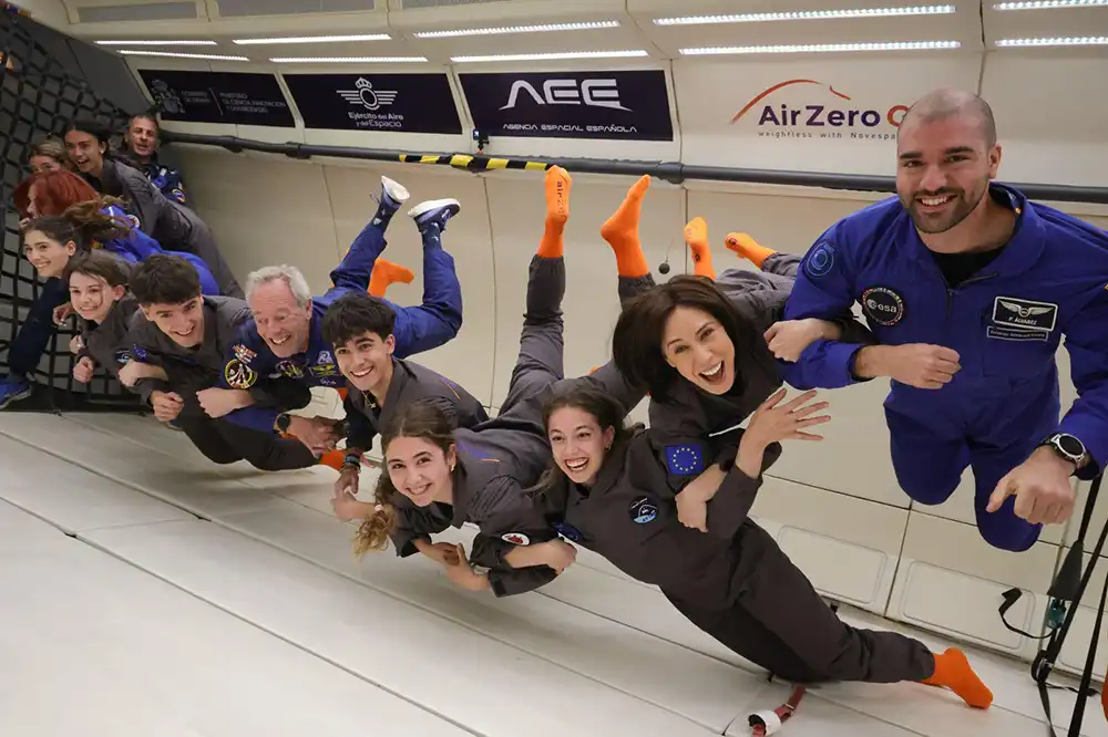 Culmina la primera edición del programa “Astronauta por un día” con la participación de 30 estudiantes de toda España en un vuelo parabólico en condiciones de microgravedad