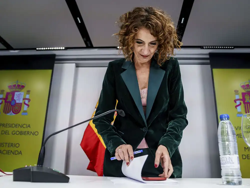 El déficit del Estado se reduce al 0,15% del PIB mientras las comunidades autónomas mejoran sus cuentas un 36% 1 El déficit del Estado se reduce al 0,15% del PIB mientras las comunidades autónomas mejoran sus cuentas un 36%