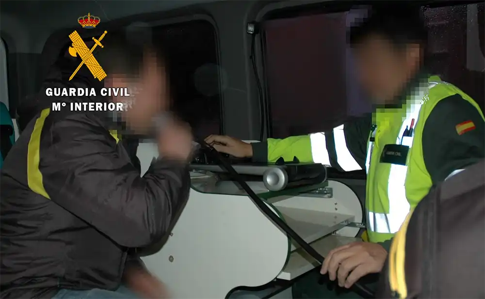 Localizan en la A-52 a un conductor de 78 años tras recorrer más de 50 kilómetros en sentido contrario