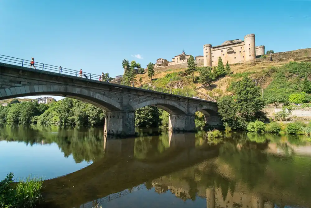 Puebla de Sanabria consolida su atractivo turístico tras un puente de mayo con alta afluencia de visitantes