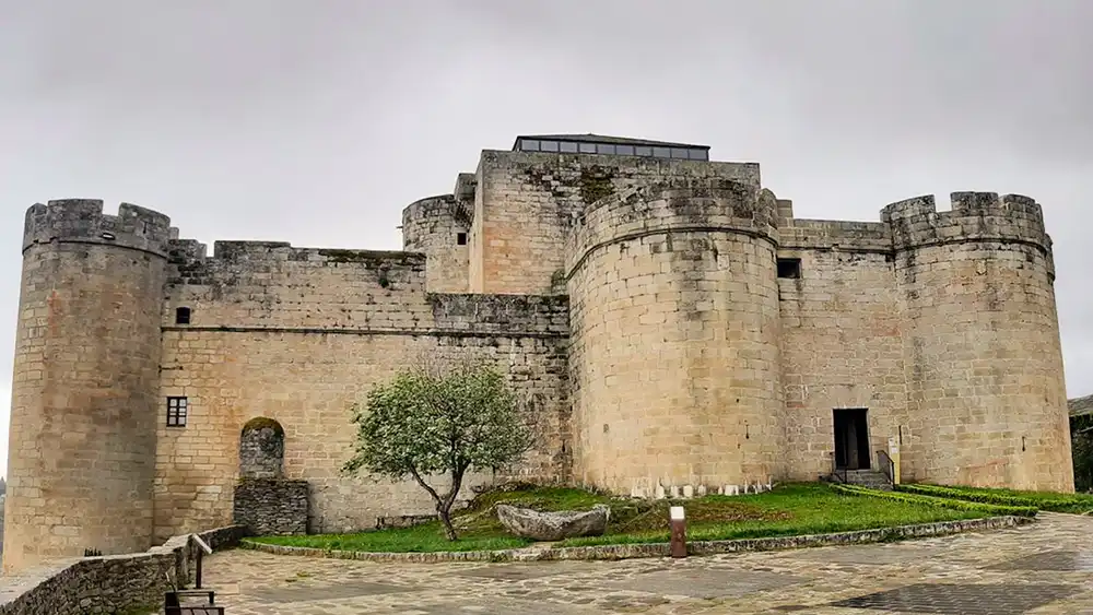 El Castillo de Puebla de Sanabria acoge la exposición “Vértoramas”, una mirada innovadora a la realidad arquitectónica 1 El Castillo de Puebla de Sanabria acoge la exposición “Vértoramas”, una mirada innovadora a la realidad arquitectónica