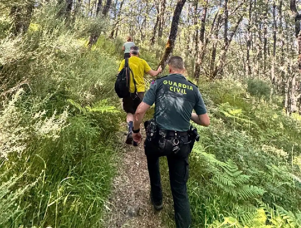 La Guardia Civil auxilia a dos senderistas desorientados en la ruta del Tejedelo de Requejo de Sanabria