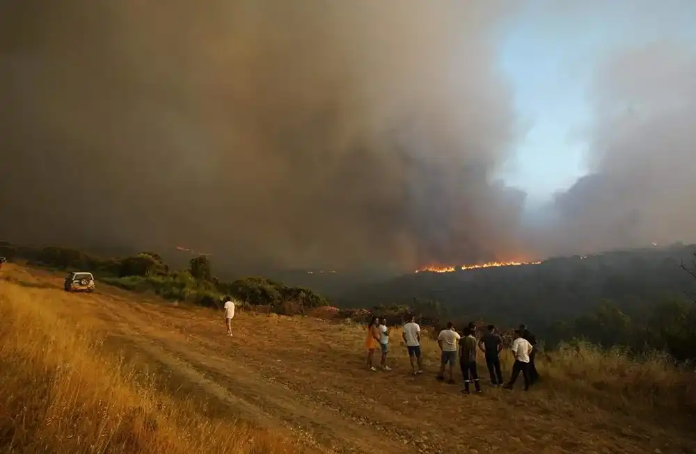 Castilla y León afronta una jornada crítica con cuatro incendios de máxima gravedad: preocupa especialmente la evolución del fuego de Rábano de Aliste