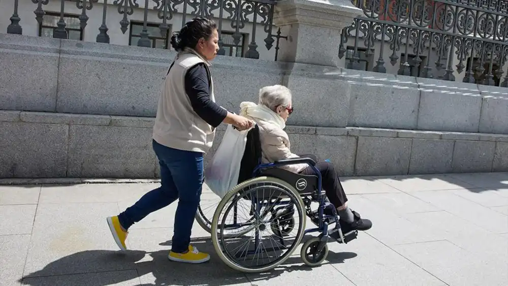 Castilla y León podría eliminar la lista de espera de la dependencia antes de 2028