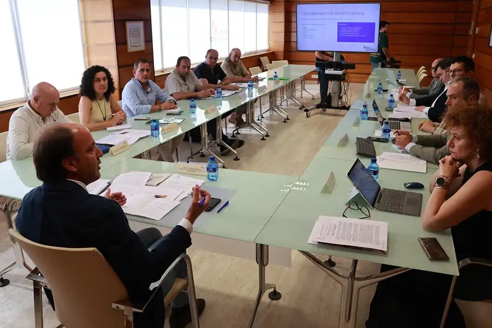 Castilla y León reforzará el control de la fauna salvaje para proteger la ganadería y mejorar la seguridad vial