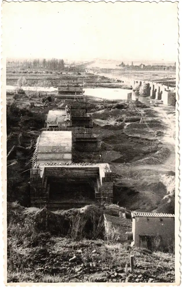El CEB Ledo del Pozo recupera dos fotografías inéditas de 1953 sobre la construcción del nuevo puente de Castrogonzalo
