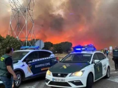El incendio de Fermoselle refuerza su operativo con 40 bomberos forestales de Serbia mientras continúan los trabajos de extinción