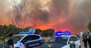 El incendio de Fermoselle refuerza su operativo con 40 bomberos forestales de Serbia mientras continúan los trabajos de extinción